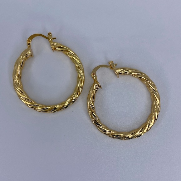 Hoops - Picture 1 of 1